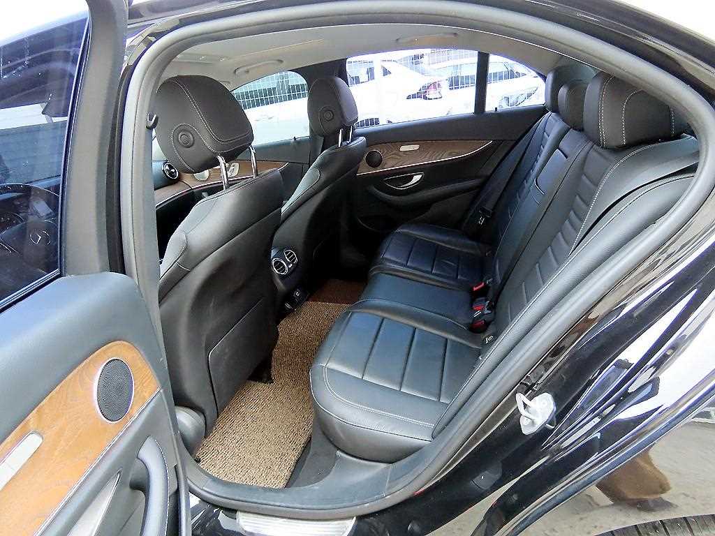 Mercedes Benz E class - Vista 6