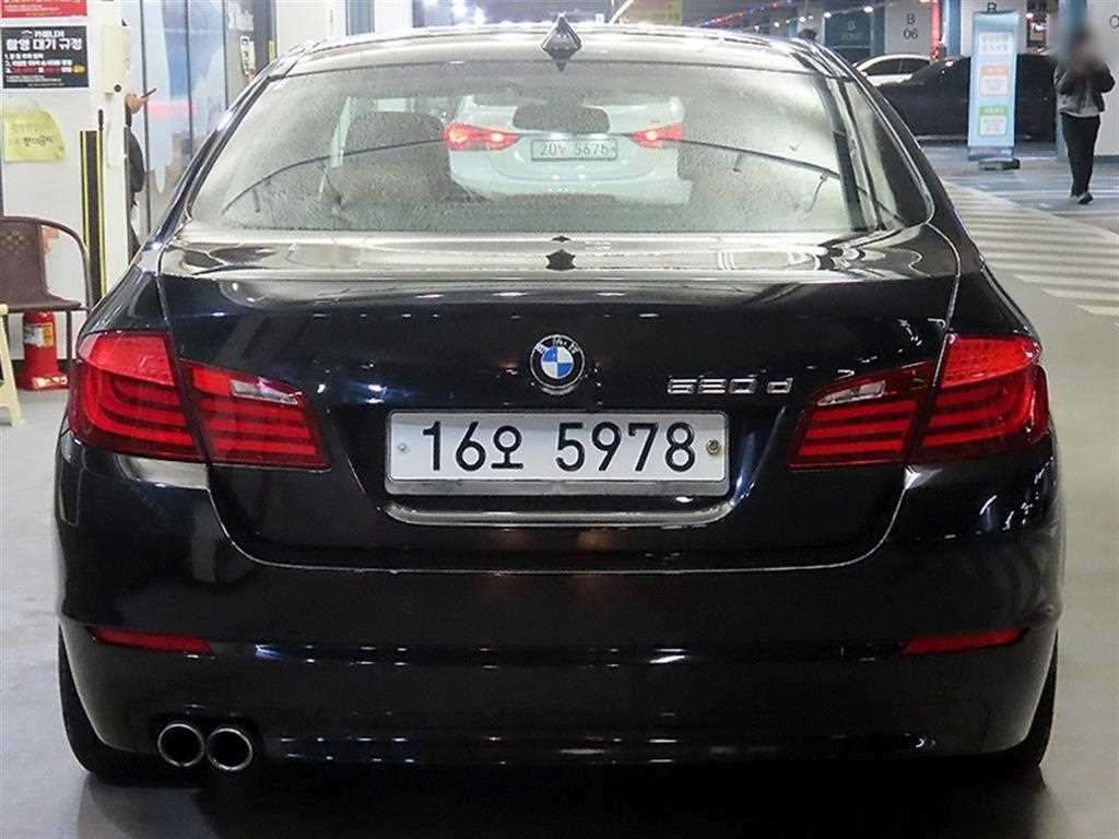 BMW 5 Series - Vista 5