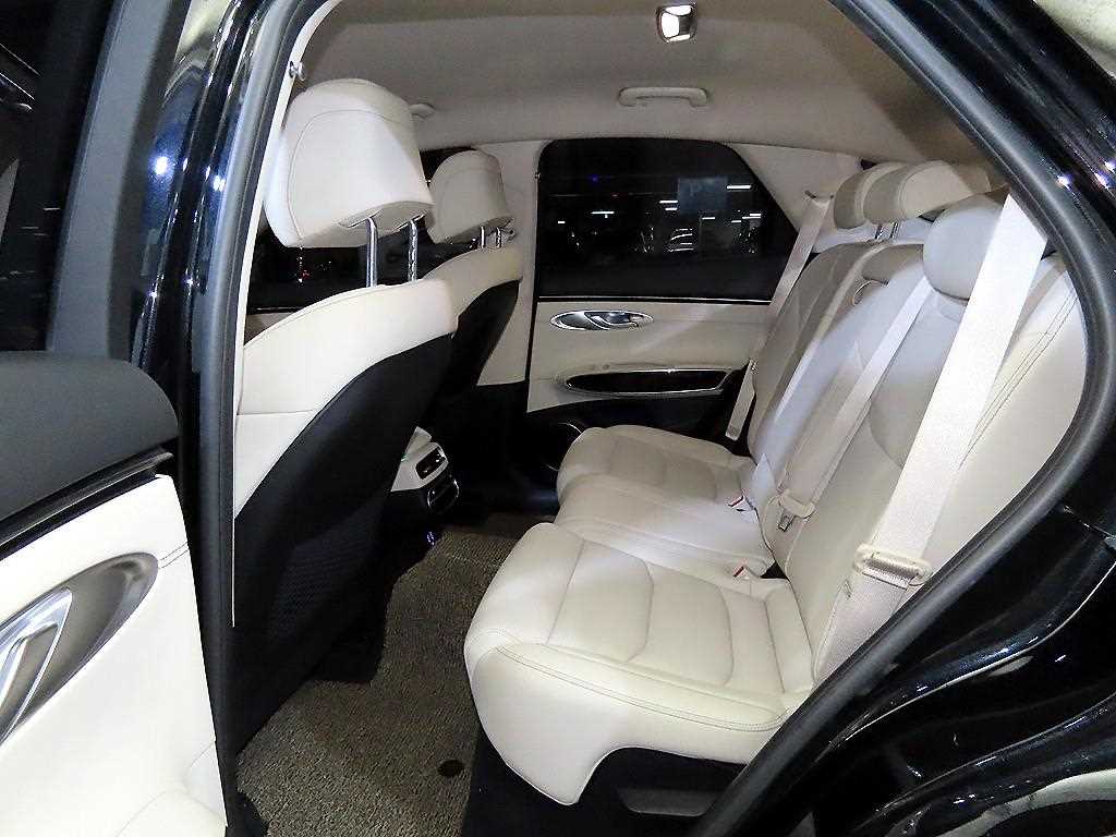 Genesis GV70 - Vista 7