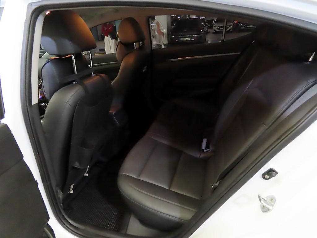 HYUNDAI Avante - Vista 7