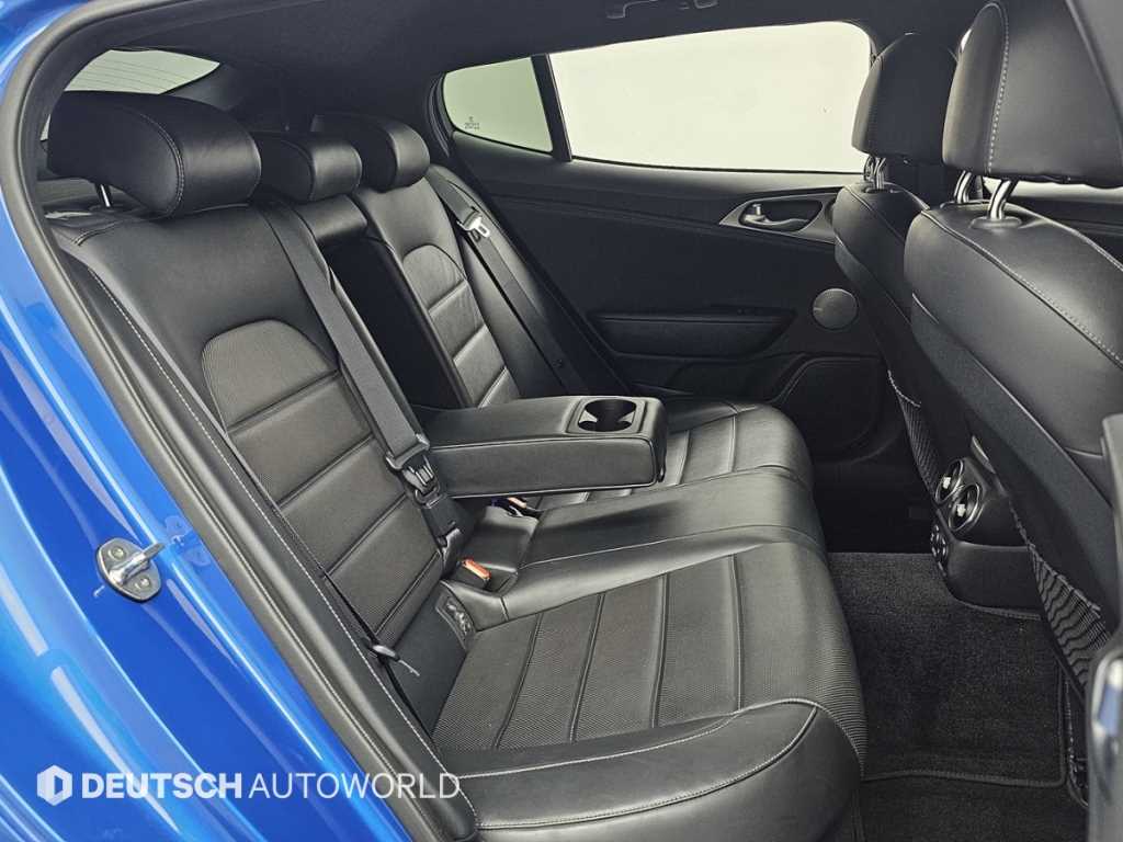 KIA Stinger - Vista 12