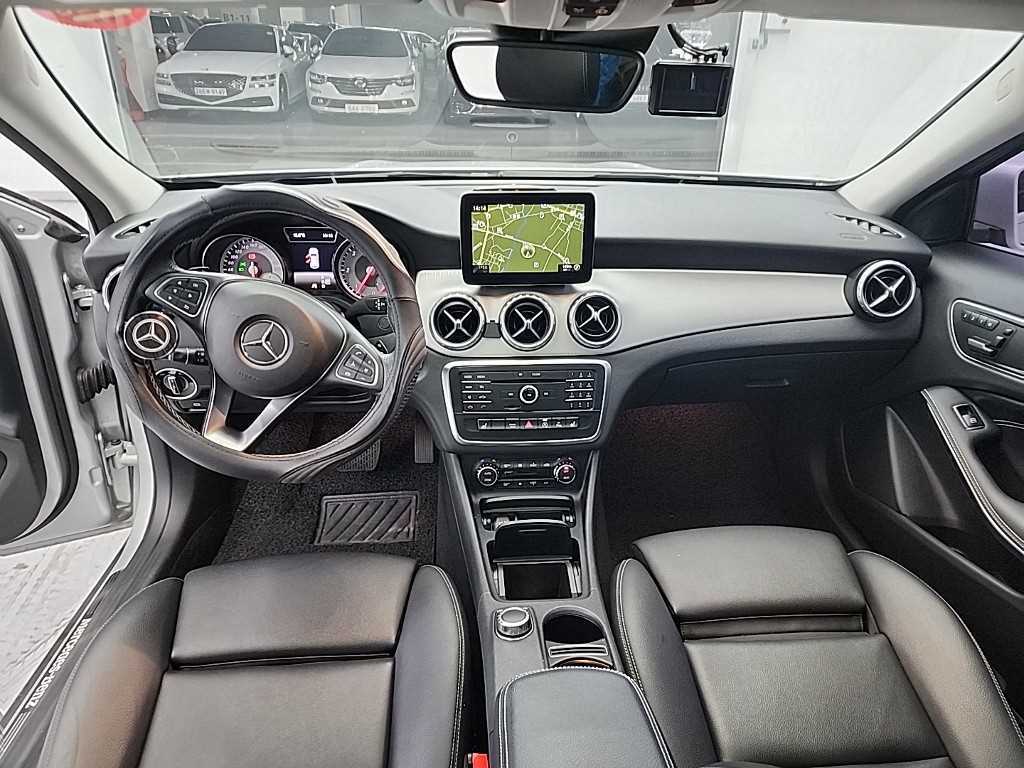 Mercedes Benz GLA Class - Vista 7