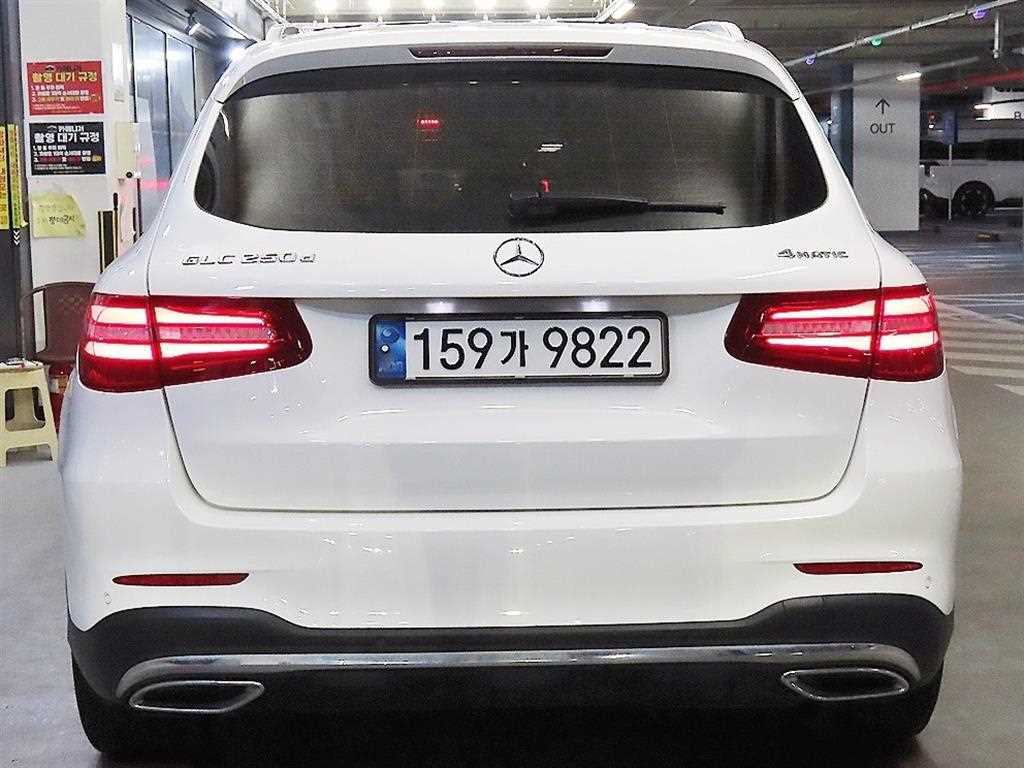 Mercedes Benz GLC Class - Vista 5