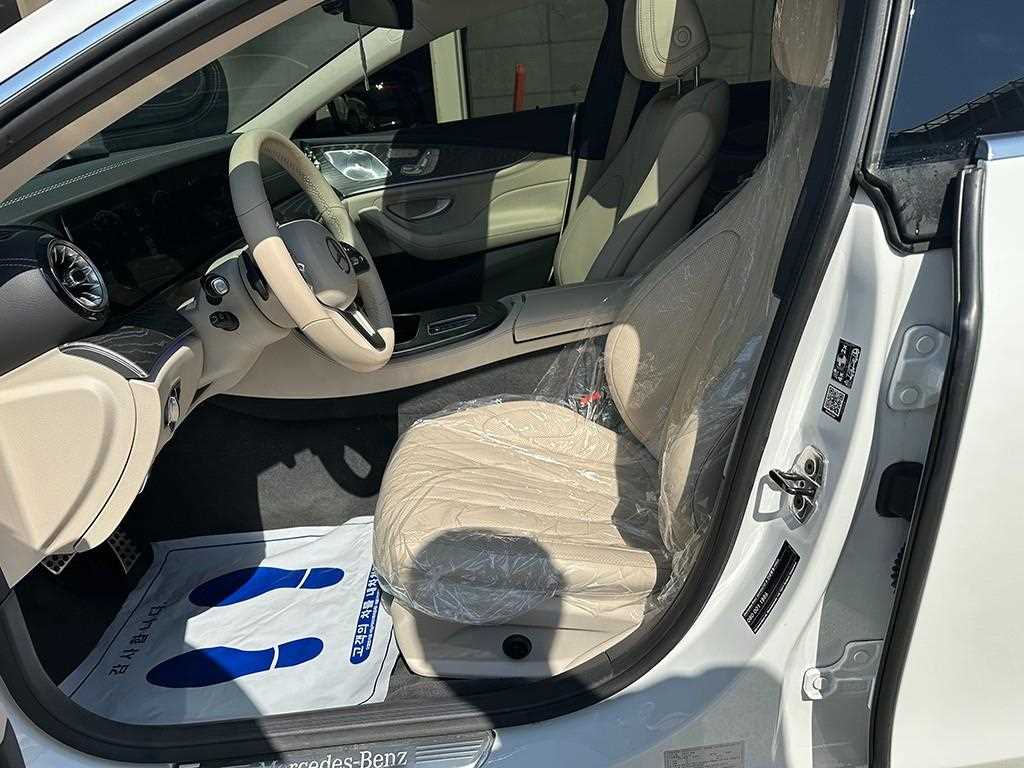 Mercedes Benz CLS Class - Vista 5