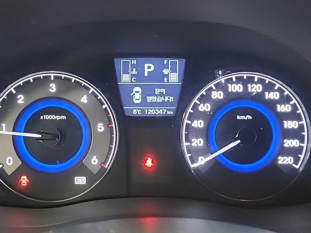 HYUNDAI Accent - Vista 6