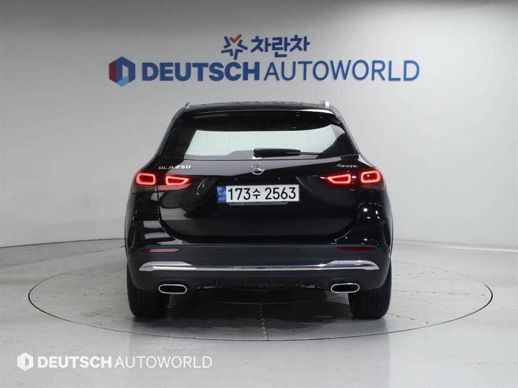 Mercedes Benz GLA Class - Vista 4