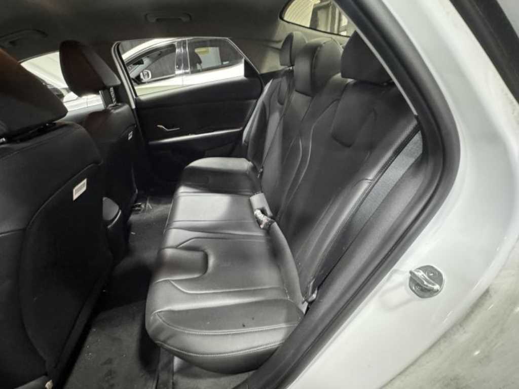 HYUNDAI Avante - Vista 12