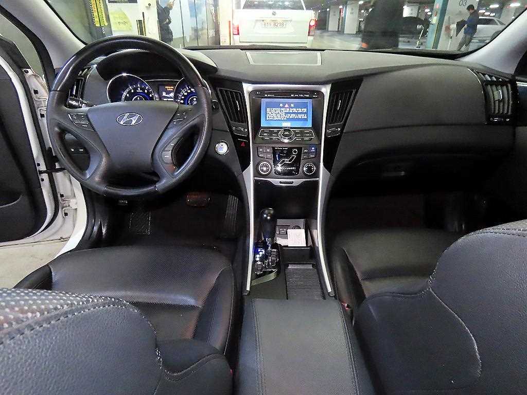 HYUNDAI Sonata - Vista 9