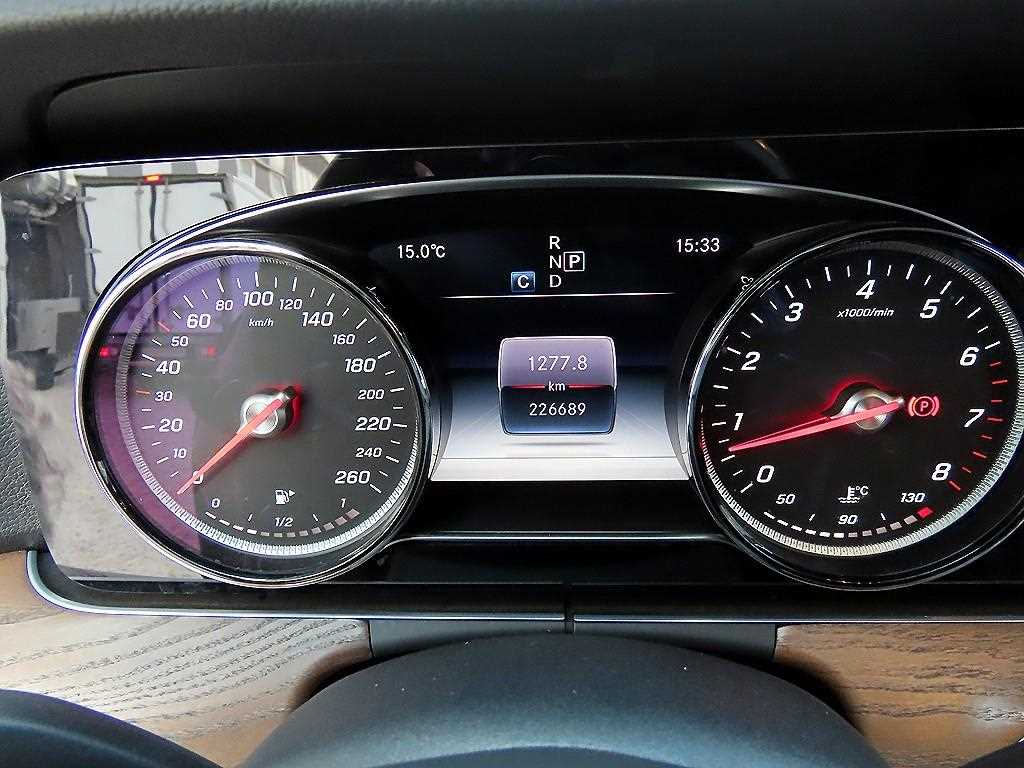 Mercedes Benz E class - Vista 9