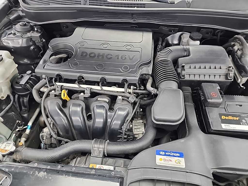 HYUNDAI Sonata - Vista 5