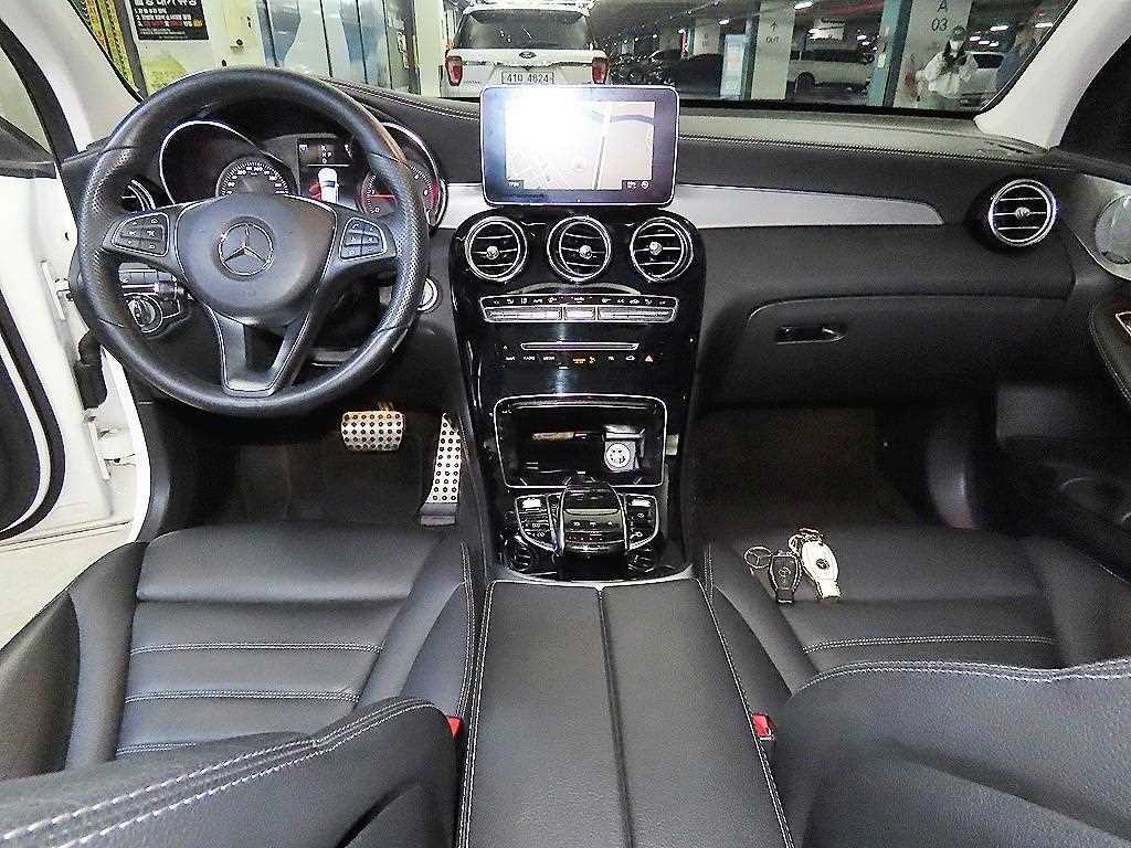 Mercedes Benz GLC Class - Vista 10