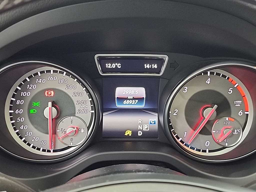 Mercedes Benz GLA Class - Vista 6