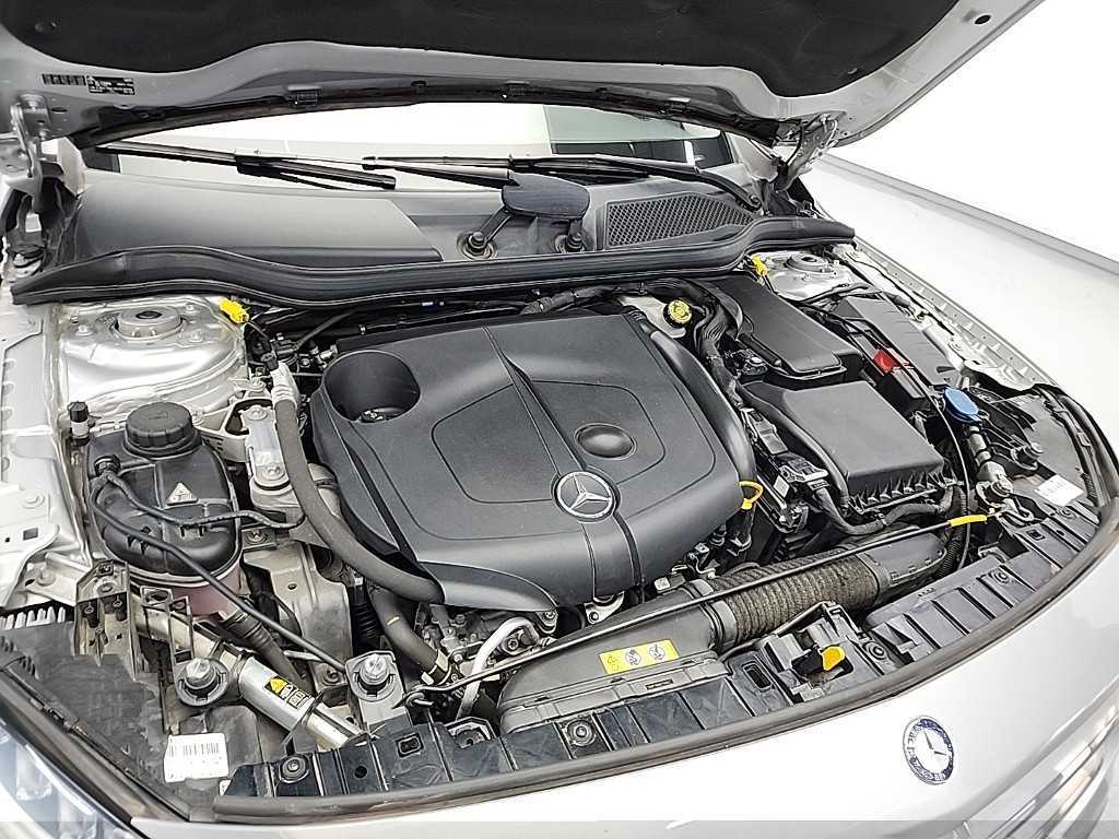 Mercedes Benz GLA Class - Vista 5