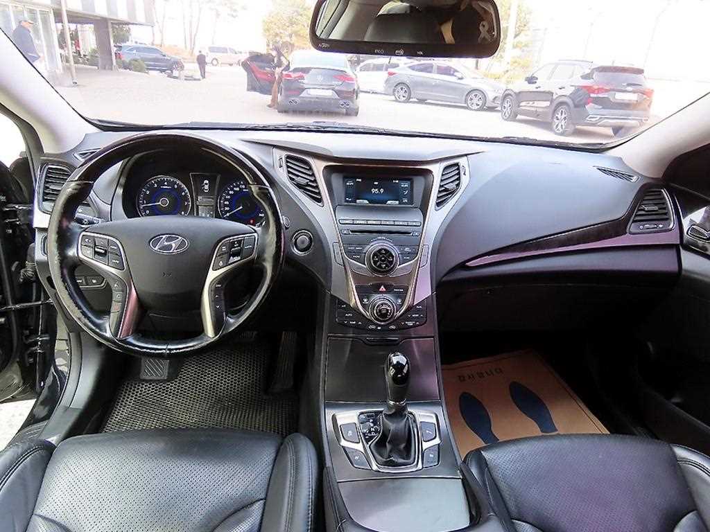 HYUNDAI Grandeur - Vista 7