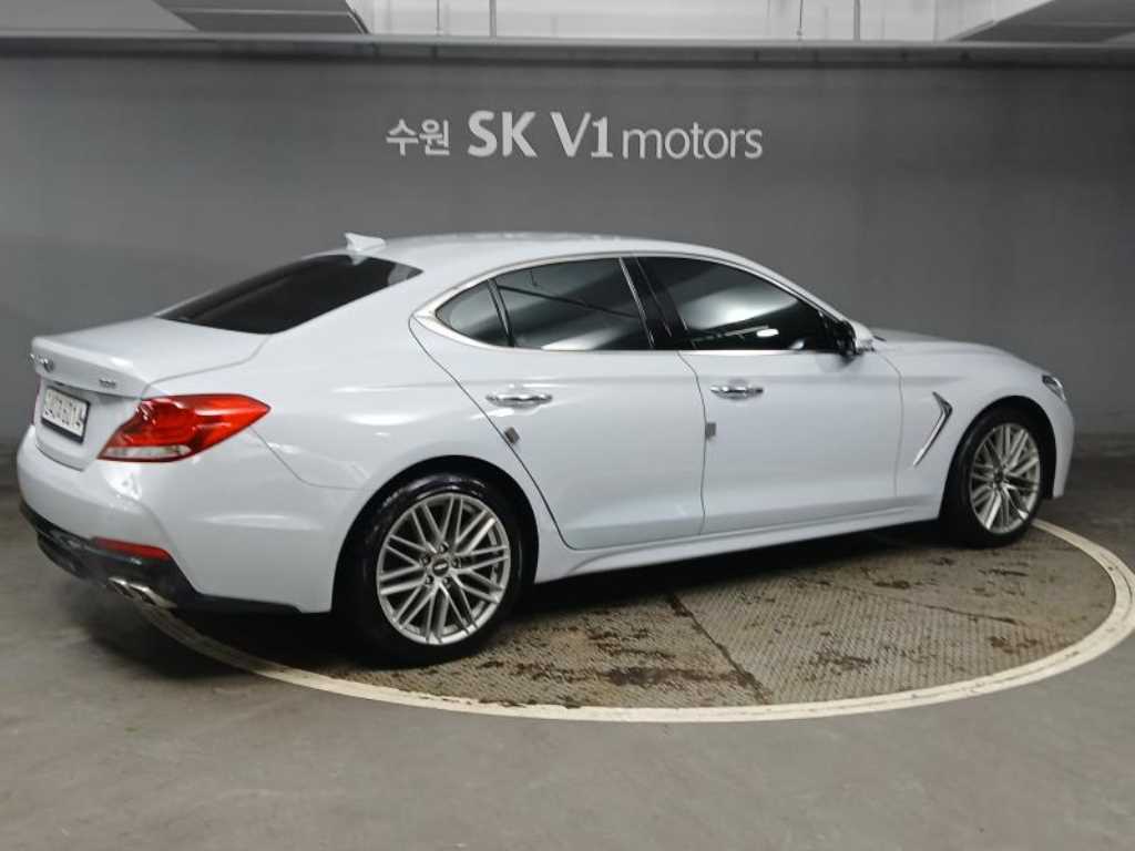 Genesis G70 - Vista 4