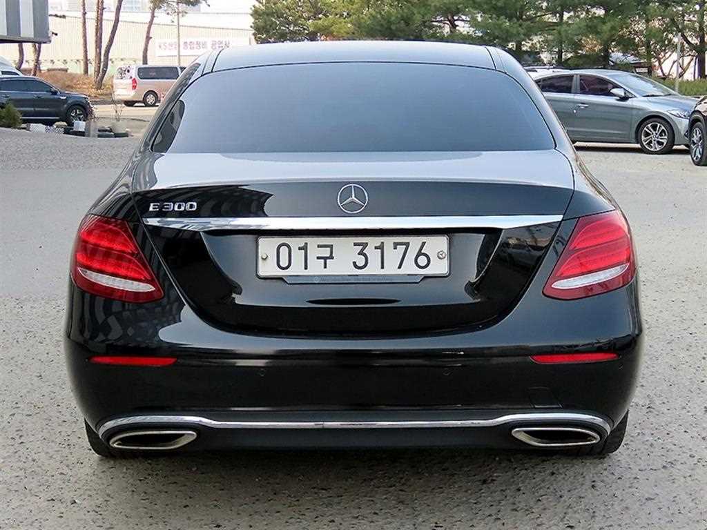Mercedes Benz E class - Vista 4