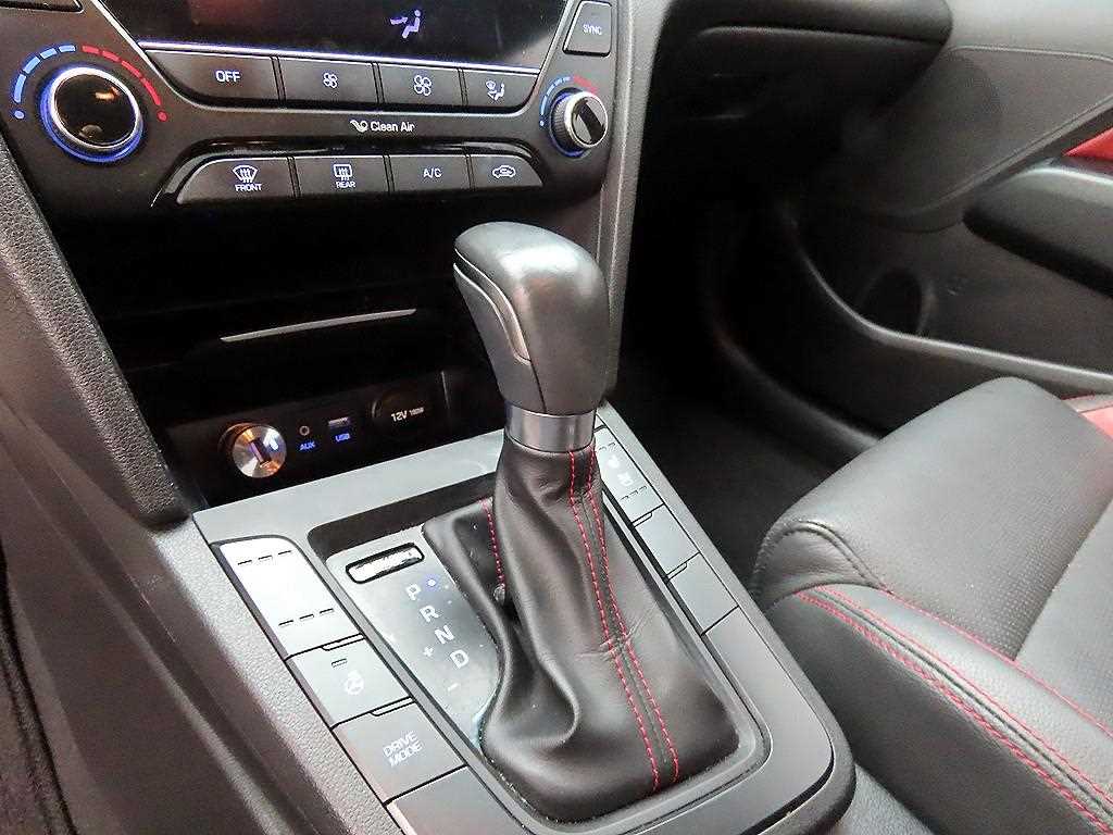 HYUNDAI Avante - Vista 11