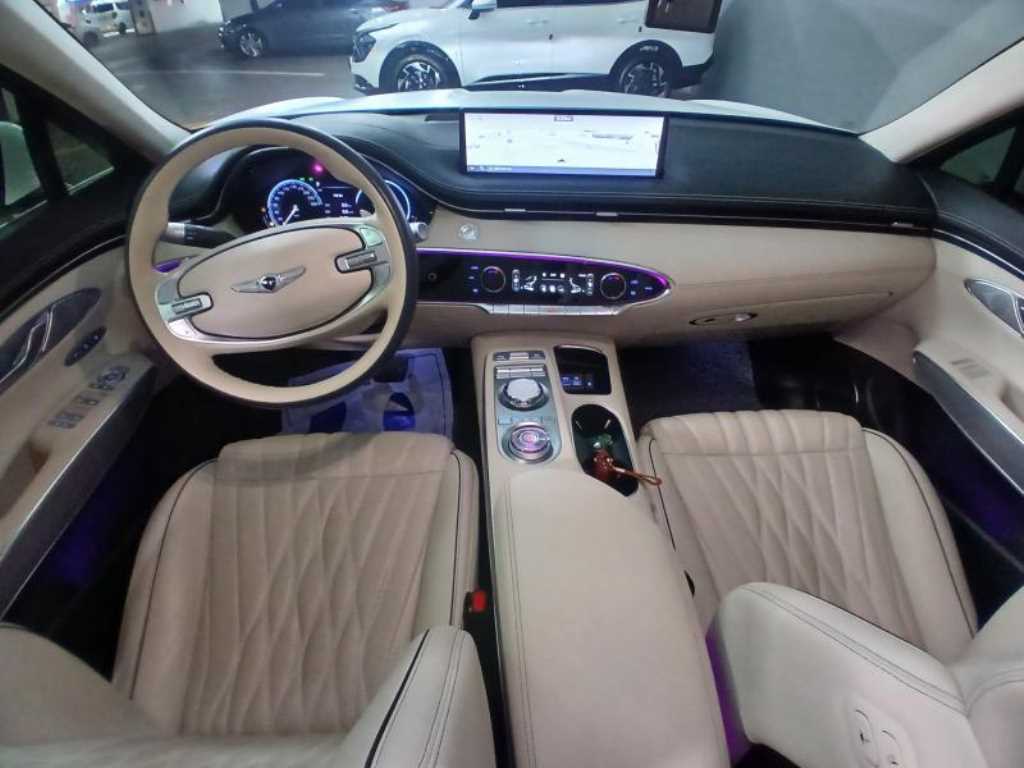 Genesis GV70 - Vista 6