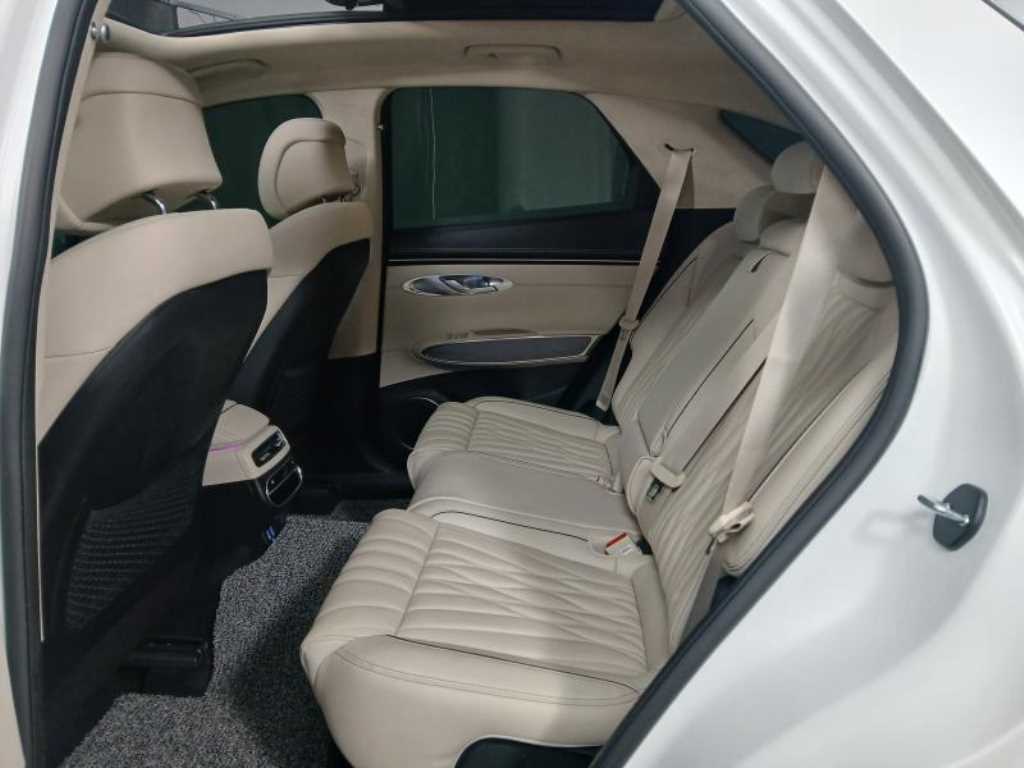 Genesis GV70 - Vista 7