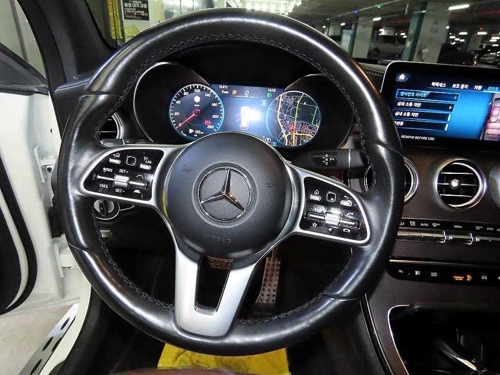Mercedes Benz GLC Class - Vista 8