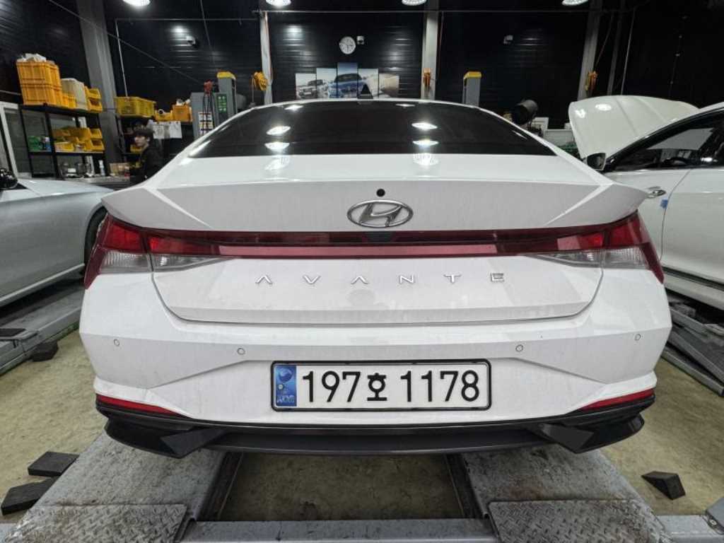 HYUNDAI Avante - Vista 4