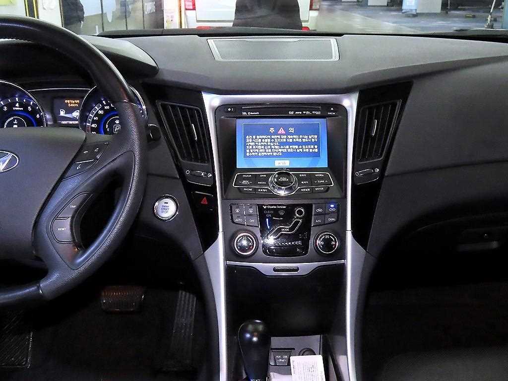 HYUNDAI Sonata - Vista 10