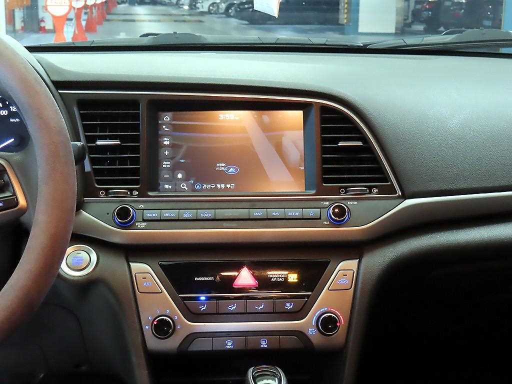 HYUNDAI Avante - Vista 11