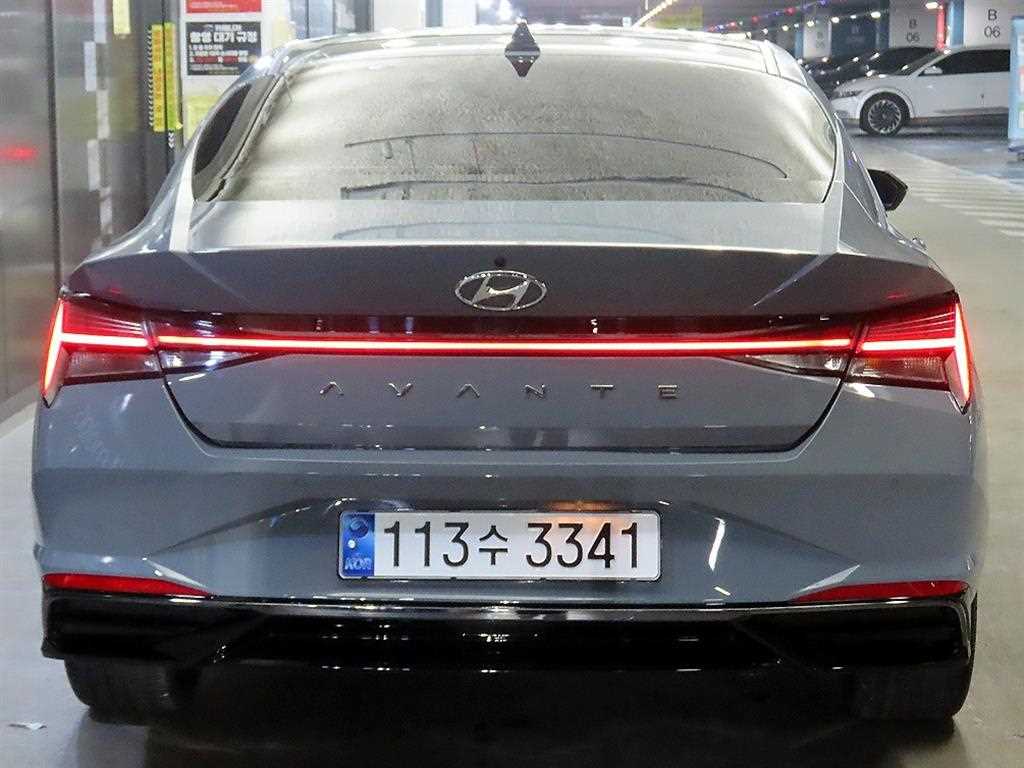 HYUNDAI Avante - Vista 5