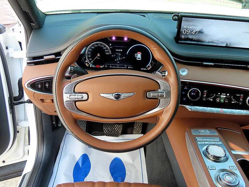 Genesis GV70 - Vista 8