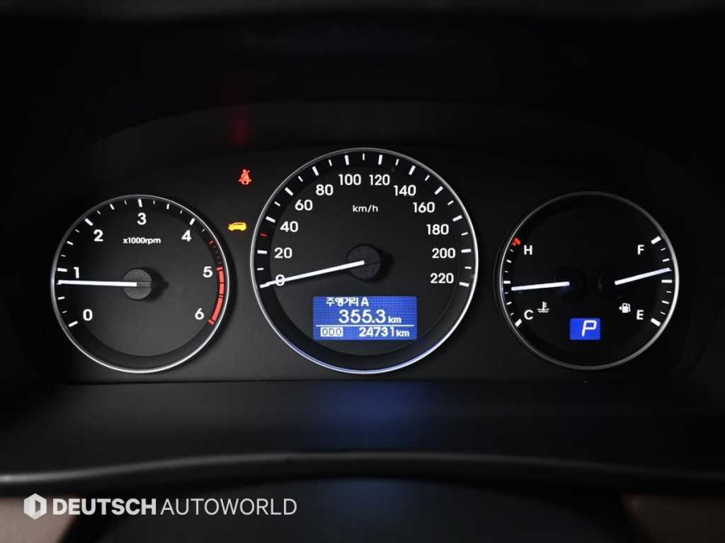 HYUNDAI Starex - Vista 8