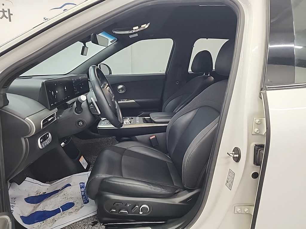 Genesis GV60 - Vista 11