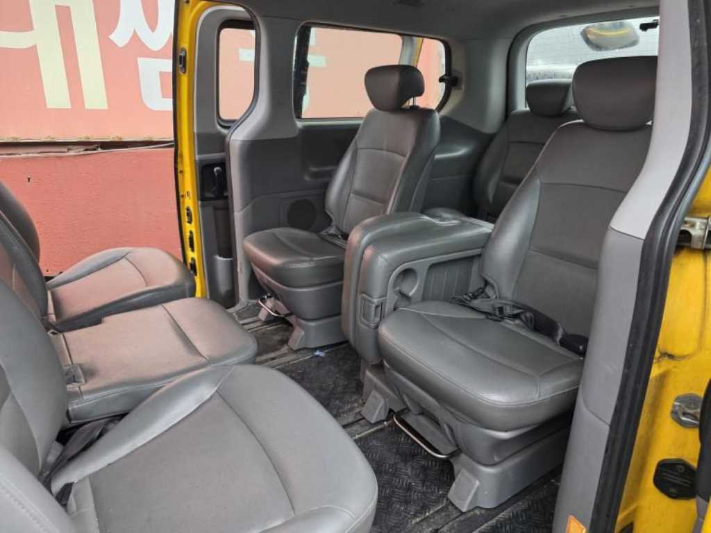 HYUNDAI Starex - Vista 7