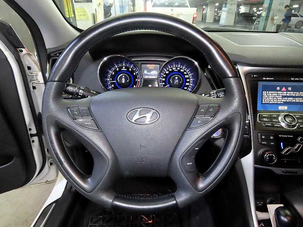 HYUNDAI Sonata - Vista 7