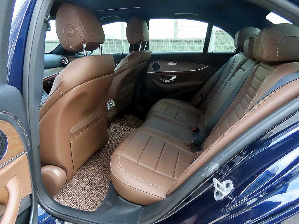 Mercedes Benz E class - Vista 6