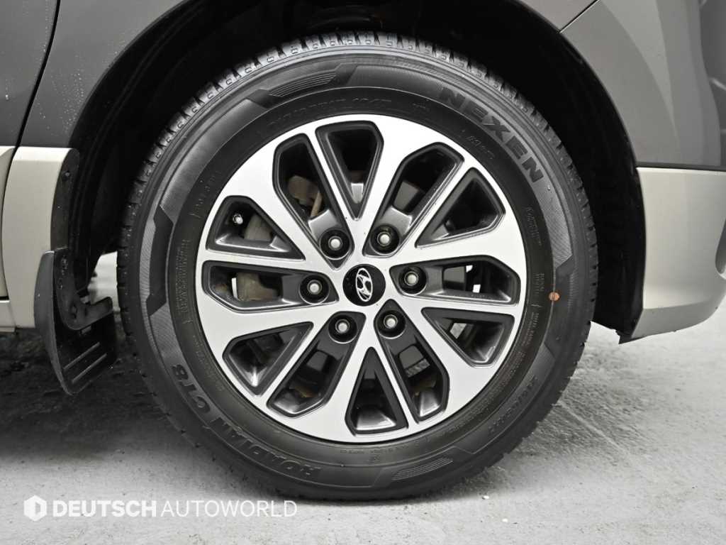 HYUNDAI Starex - Vista 5