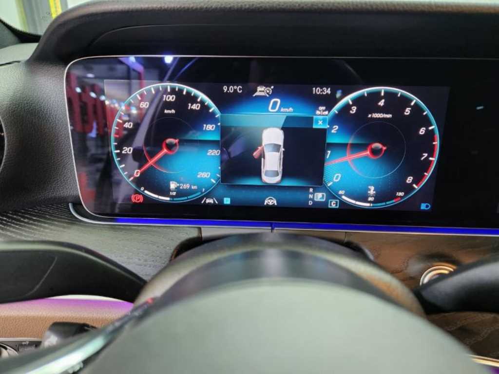 Mercedes Benz E class - Vista 9