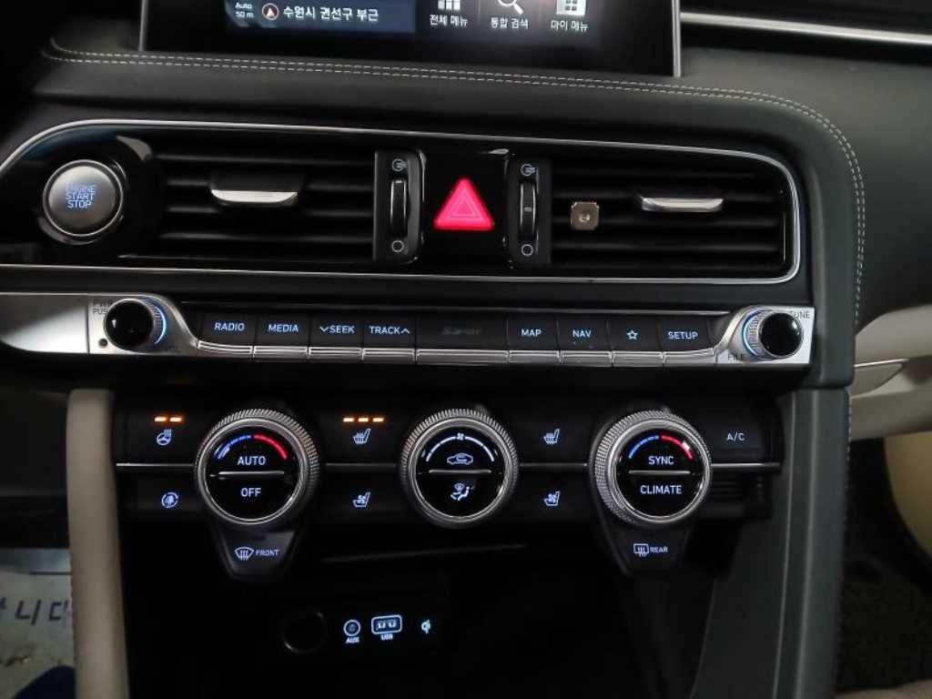 Genesis G70 - Vista 10