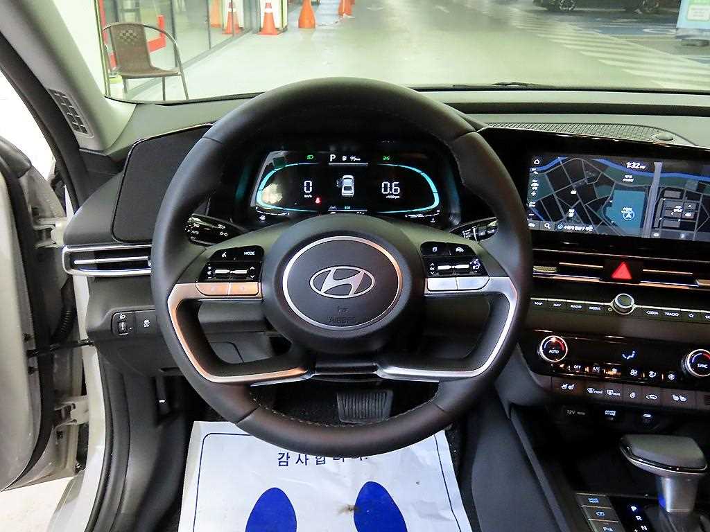 HYUNDAI Avante - Vista 8