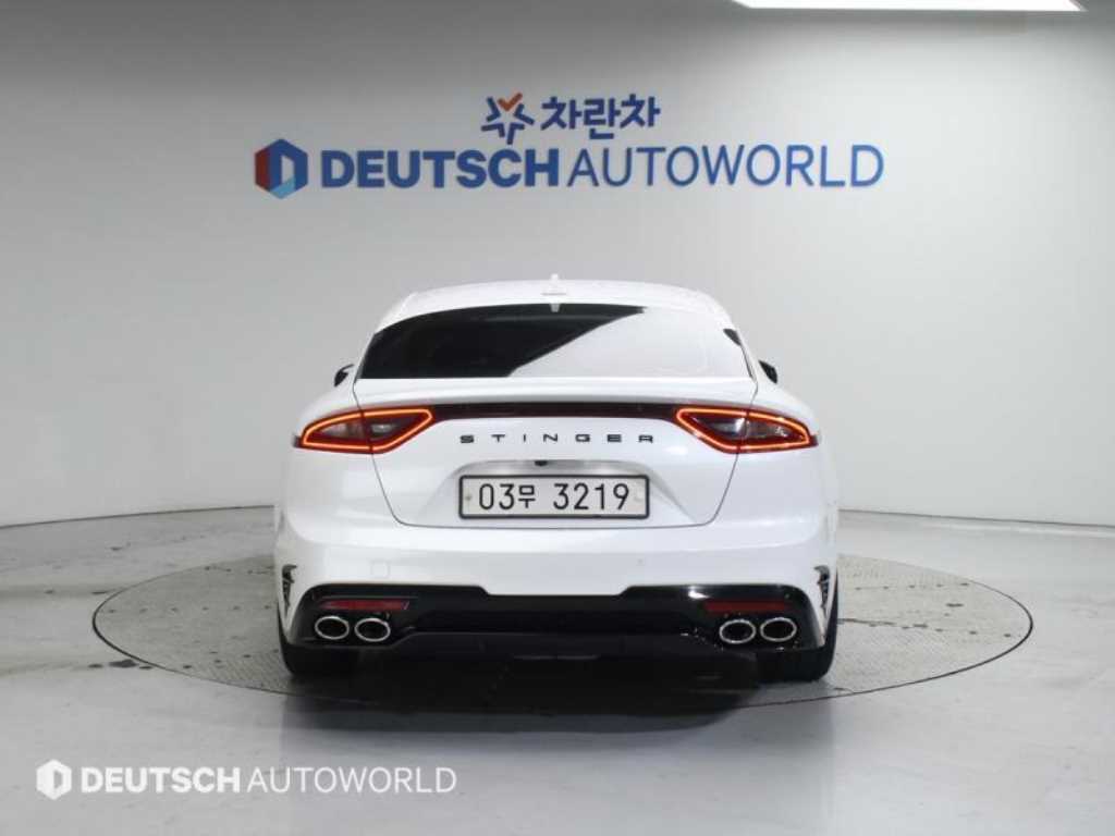 KIA Stinger - Vista 4