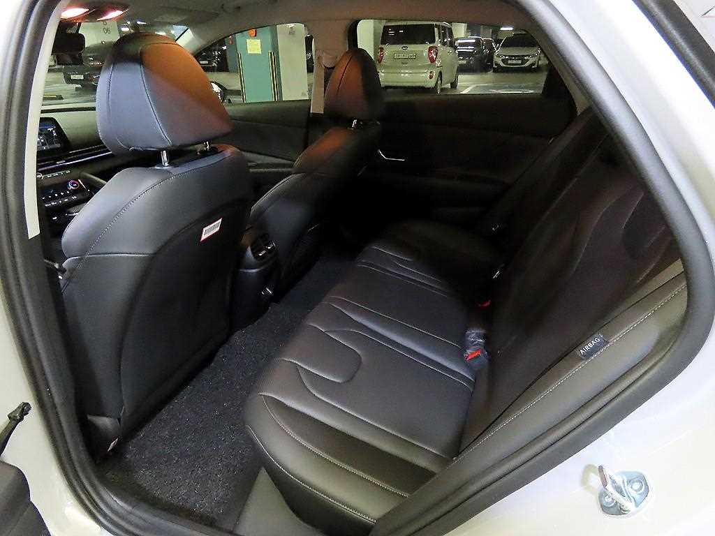 HYUNDAI Avante - Vista 7