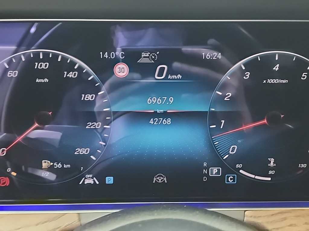 Mercedes Benz E class - Vista 6