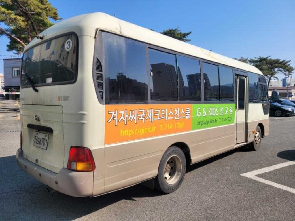 medium and large bus Hyundai bus - Vista 5