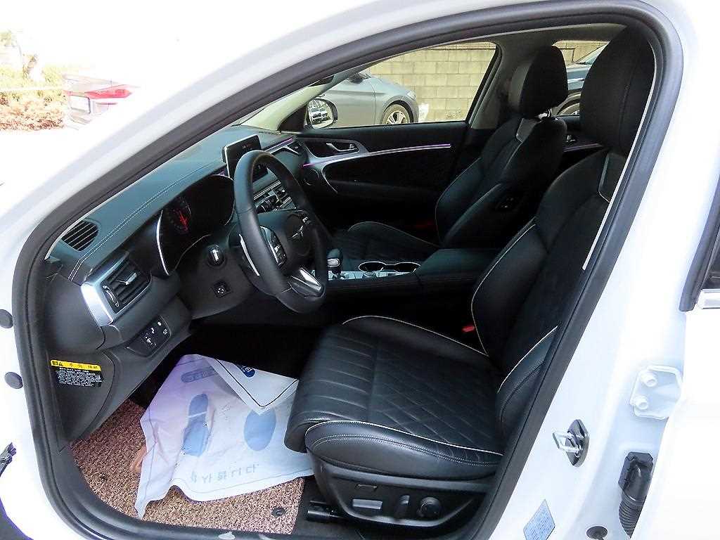 Genesis G70 - Vista 5