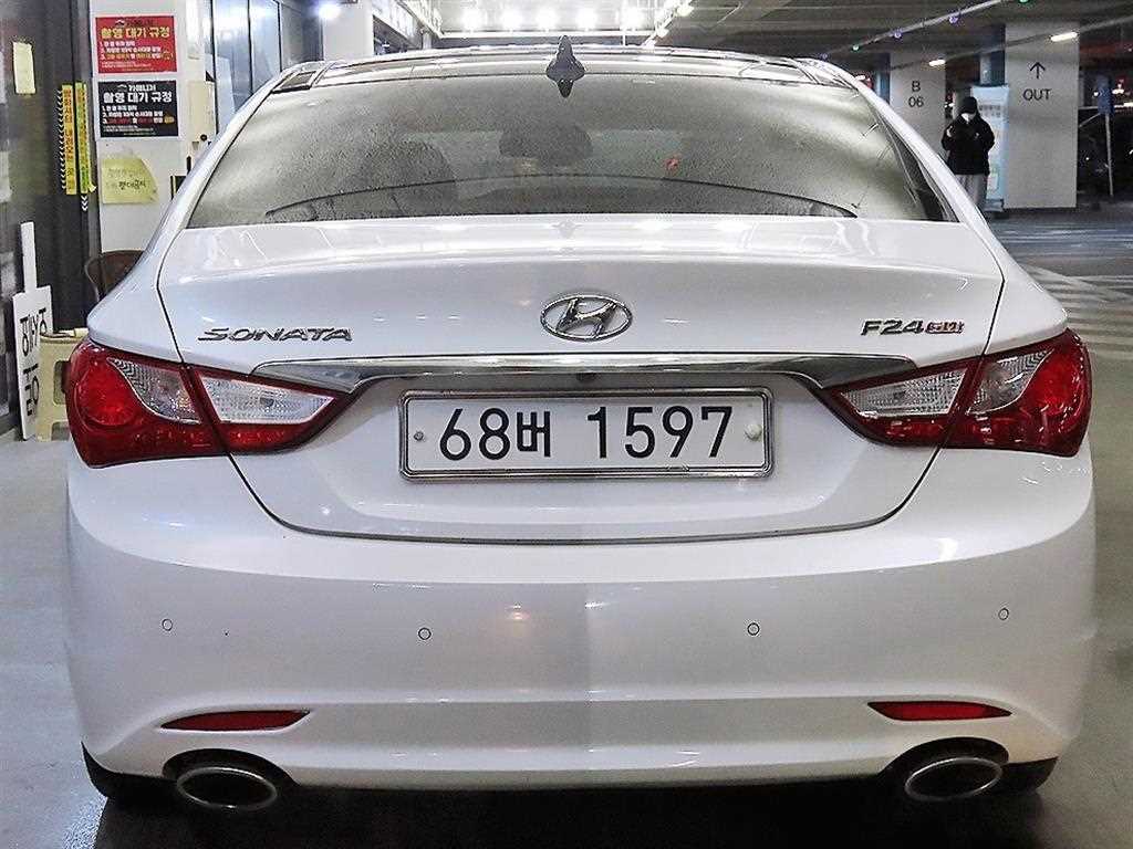 HYUNDAI Sonata - Vista 4