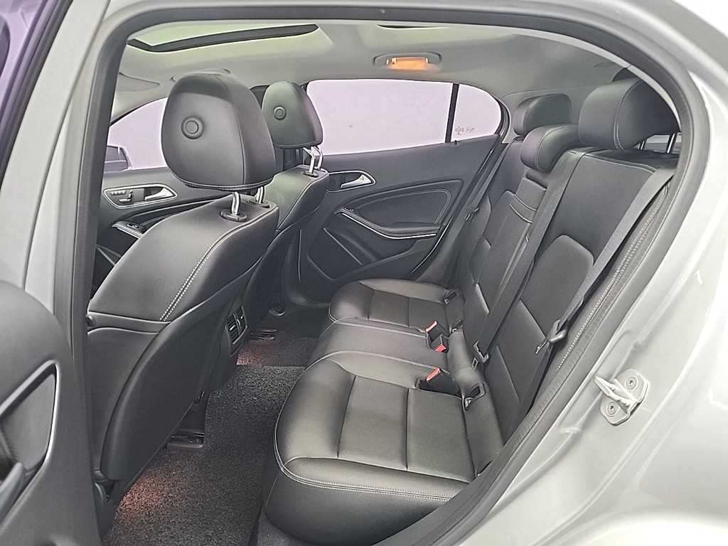 Mercedes Benz GLA Class - Vista 12