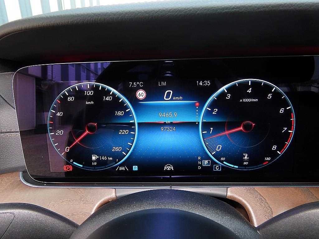 Mercedes Benz E class - Vista 9