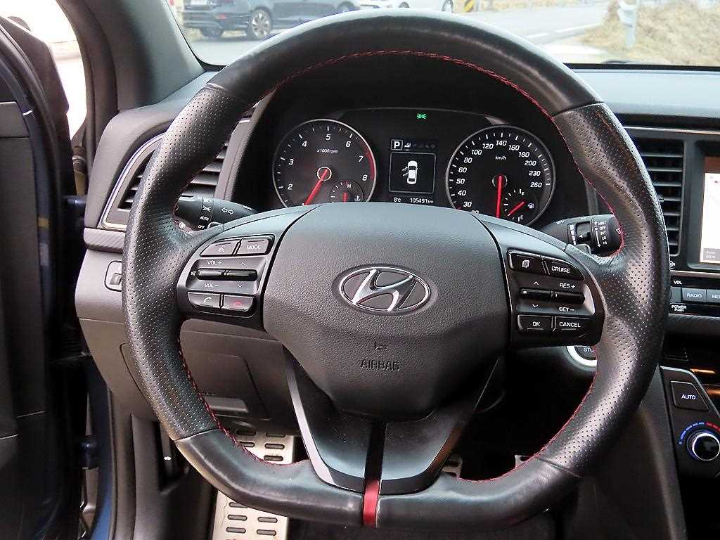 HYUNDAI Avante - Vista 7
