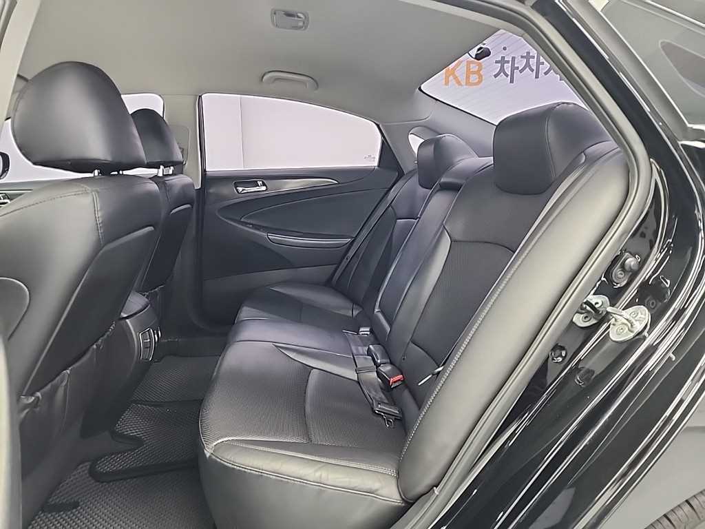 HYUNDAI Sonata - Vista 12