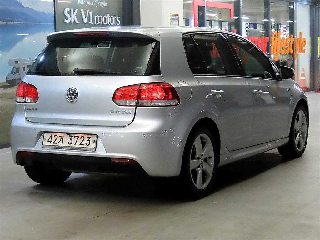 Volkswagen Golf - Vista 4