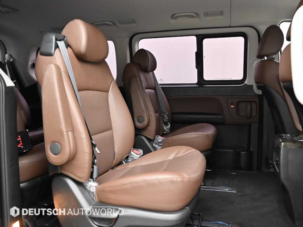 HYUNDAI Starex - Vista 12